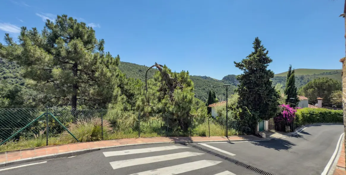 Продажа  жилого участка в Benahavís 1