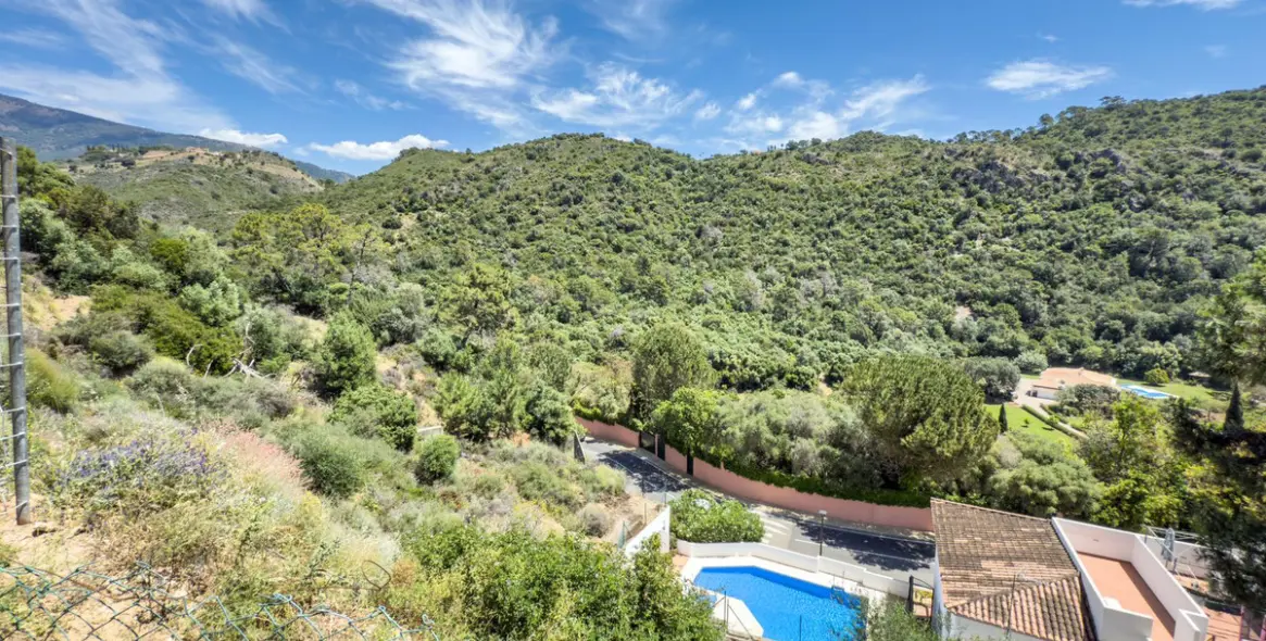 Продажа  жилого участка в Benahavís 3