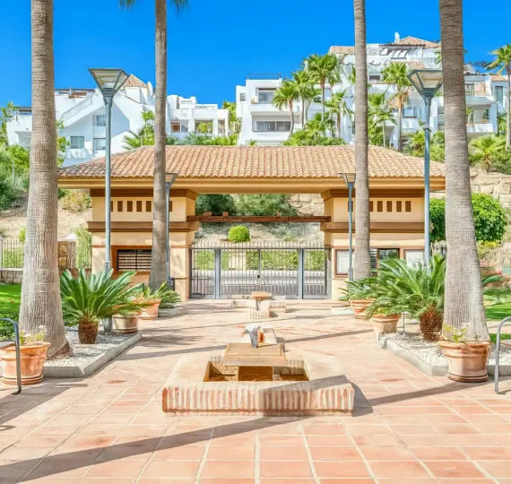 Sale of ground floor apartment in Benahavís