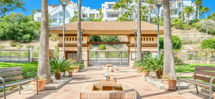 Sale of ground floor apartment in Benahavís 0