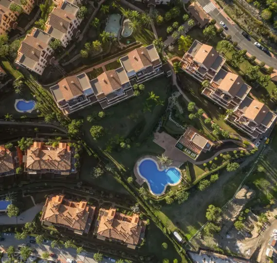 Sale of ground floor apartment in Benahavís