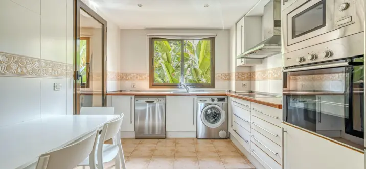 Sale of ground floor apartment in Benahavís 3