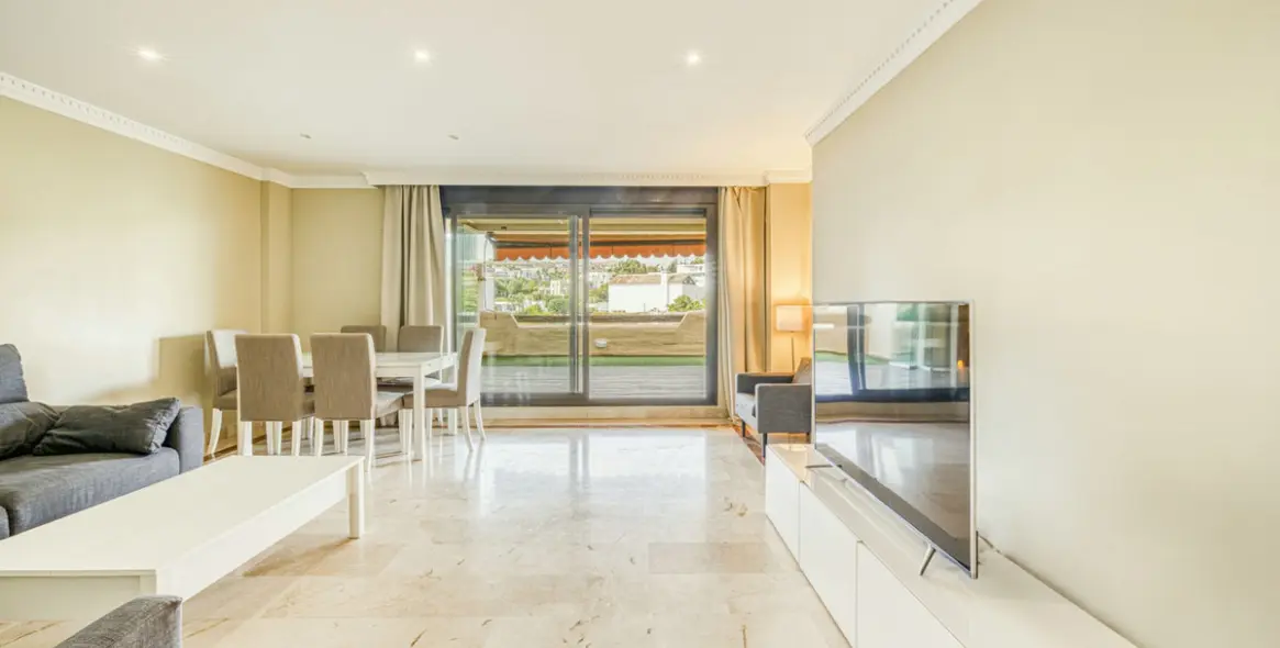 Sale of ground floor apartment in Benahavís 5