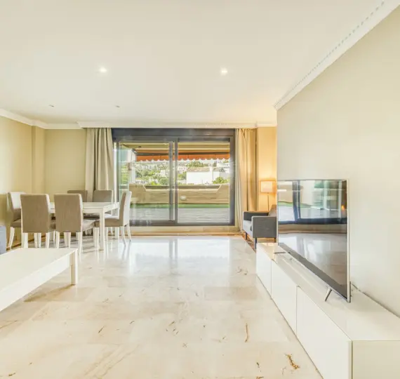 Sale of ground floor apartment in Benahavís