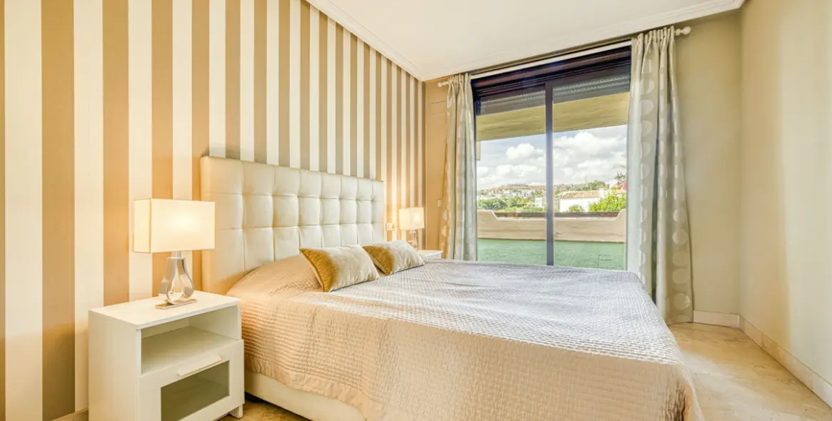 Sale of ground floor apartment in Benahavís 6