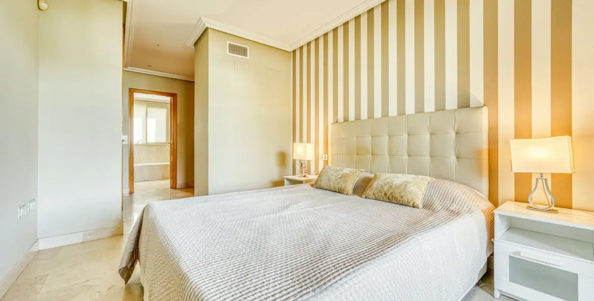 Sale of ground floor apartment in Benahavís 7