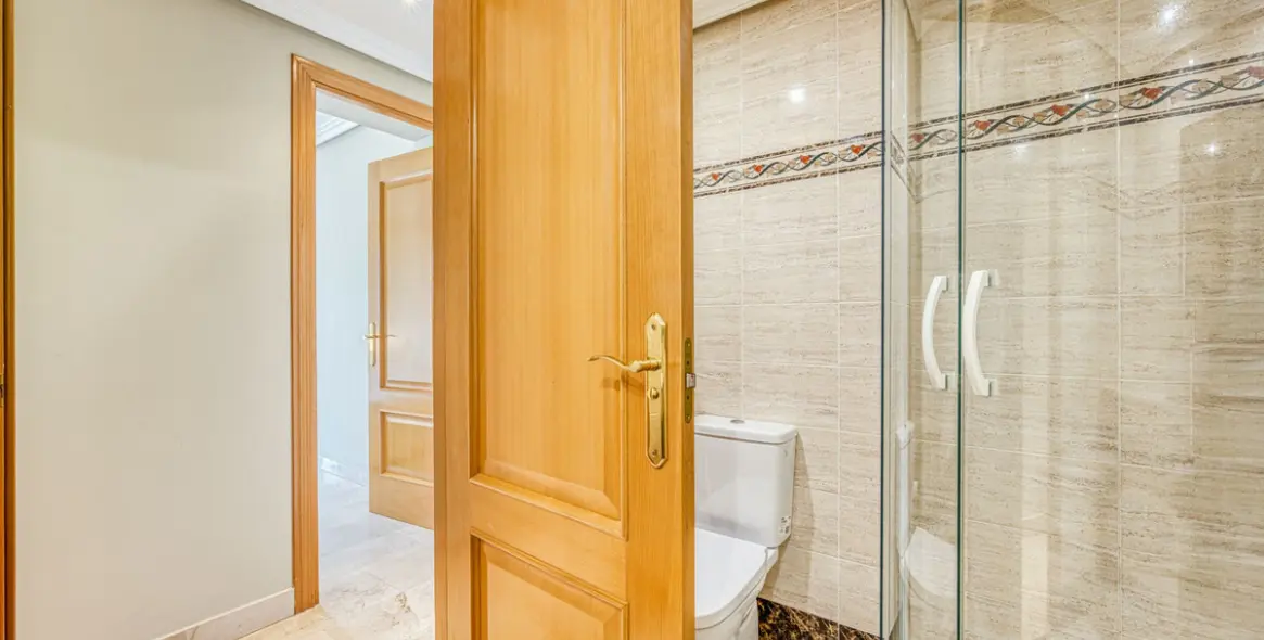 Sale of ground floor apartment in Benahavís 9