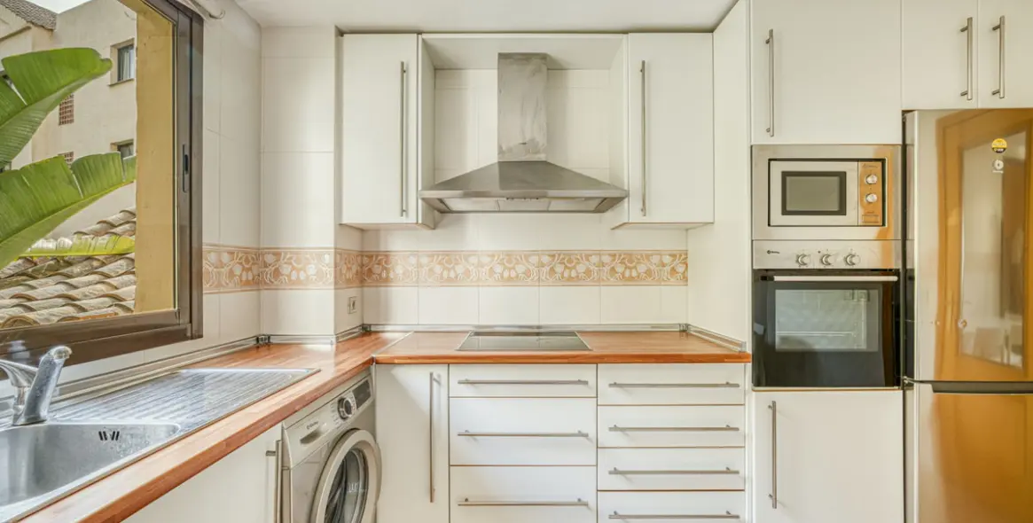 Sale of ground floor apartment in Benahavís 11