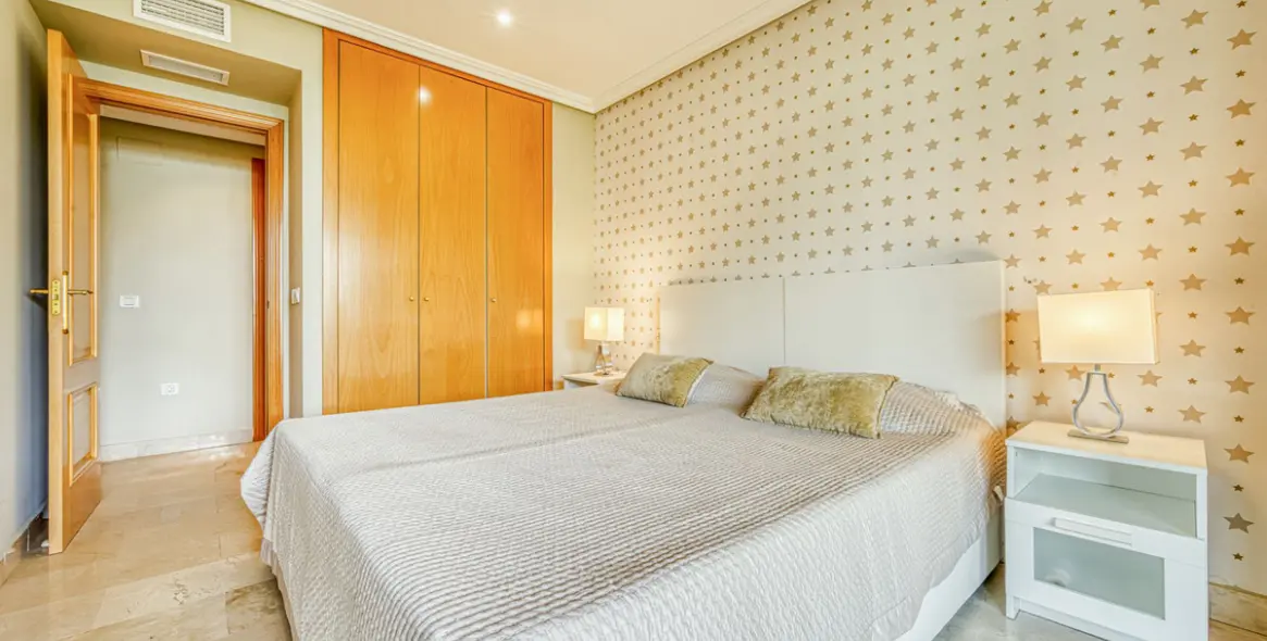 Sale of ground floor apartment in Benahavís 14