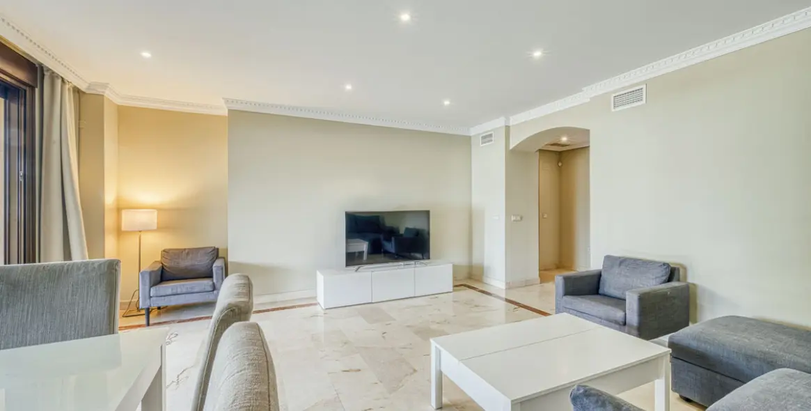 Sale of ground floor apartment in Benahavís 15