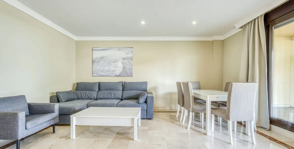 Sale of ground floor apartment in Benahavís 18
