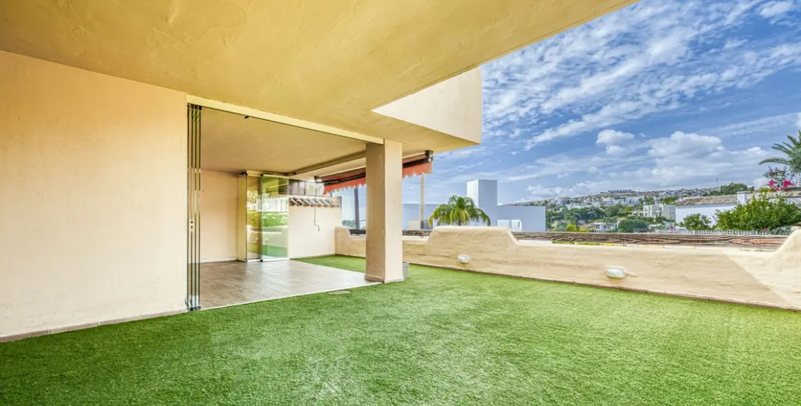 Sale of ground floor apartment in Benahavís 20