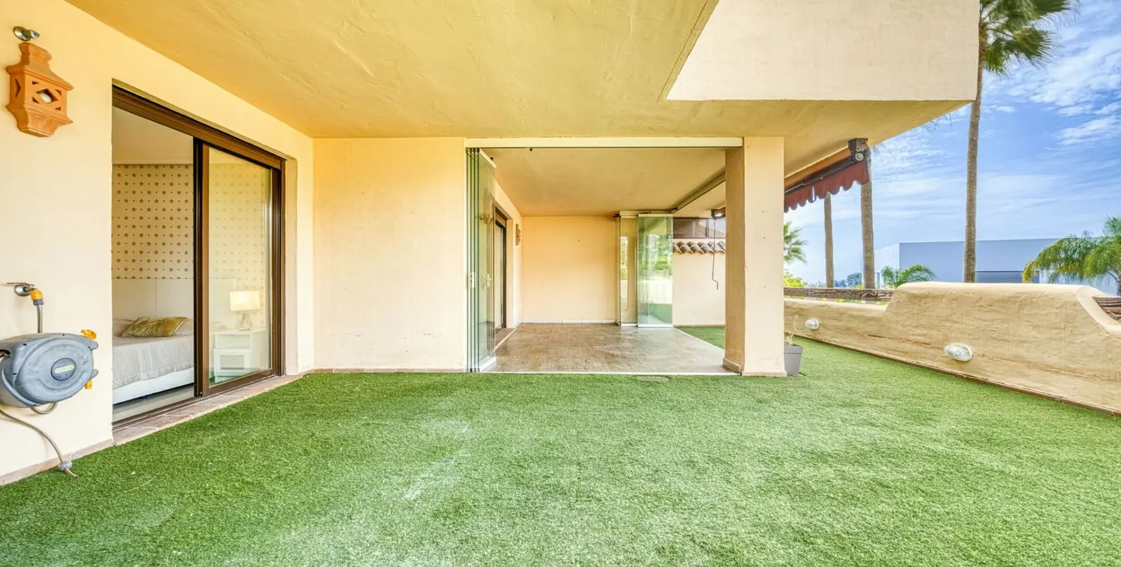 Sale of ground floor apartment in Benahavís 7