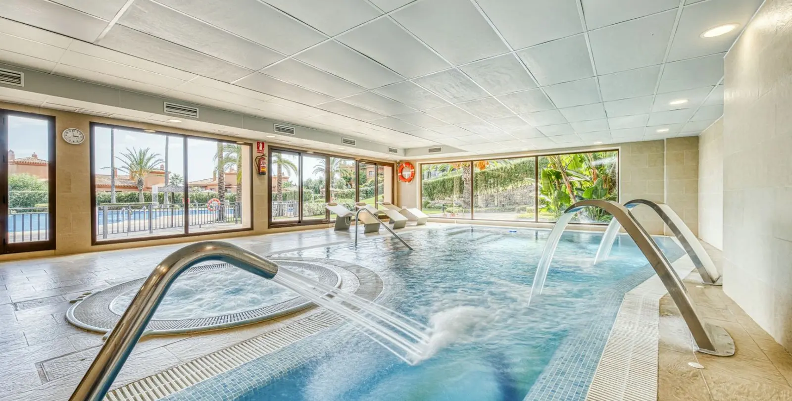 Sale of ground floor apartment in Benahavís 14