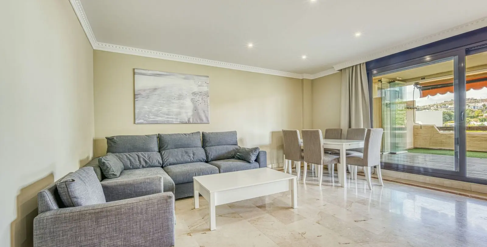 Sale of ground floor apartment in Benahavís 17