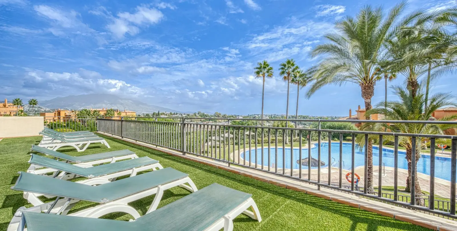 Sale of ground floor apartment in Benahavís 27