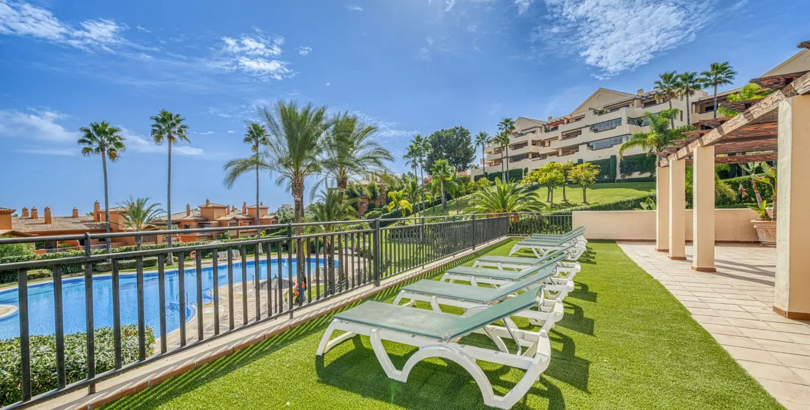 Sale of ground floor apartment in Benahavís 28