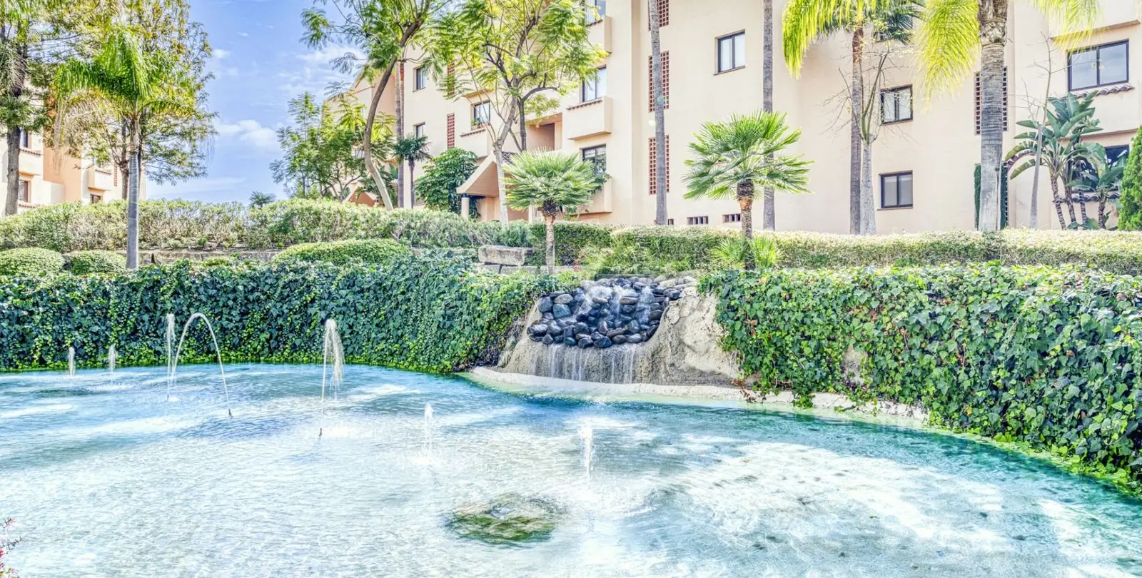 Sale of ground floor apartment in Benahavís 34
