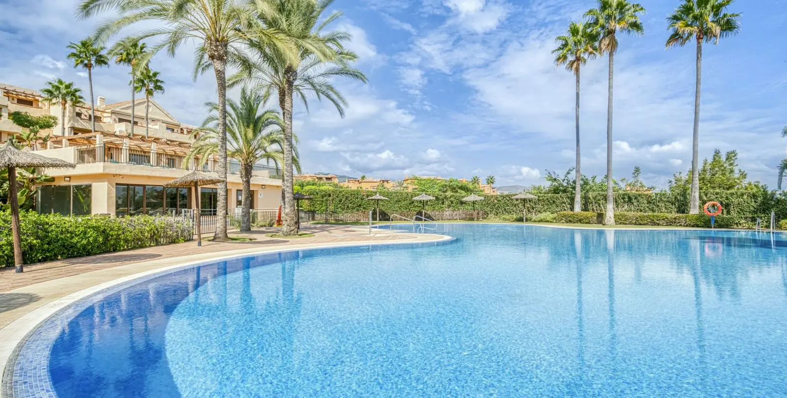 Sale of ground floor apartment in Benahavís 44