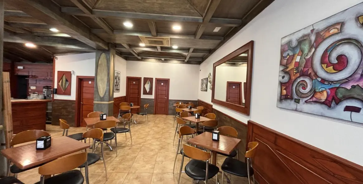 Venta de restaurante en Las Lagunas 3