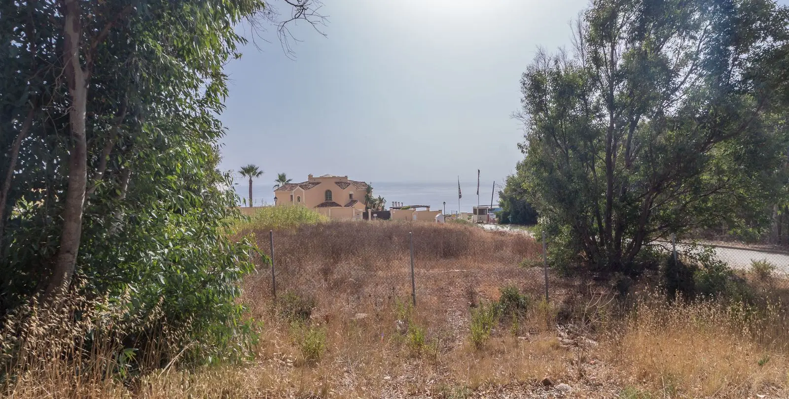 Sale of residential plot in Manilva 1