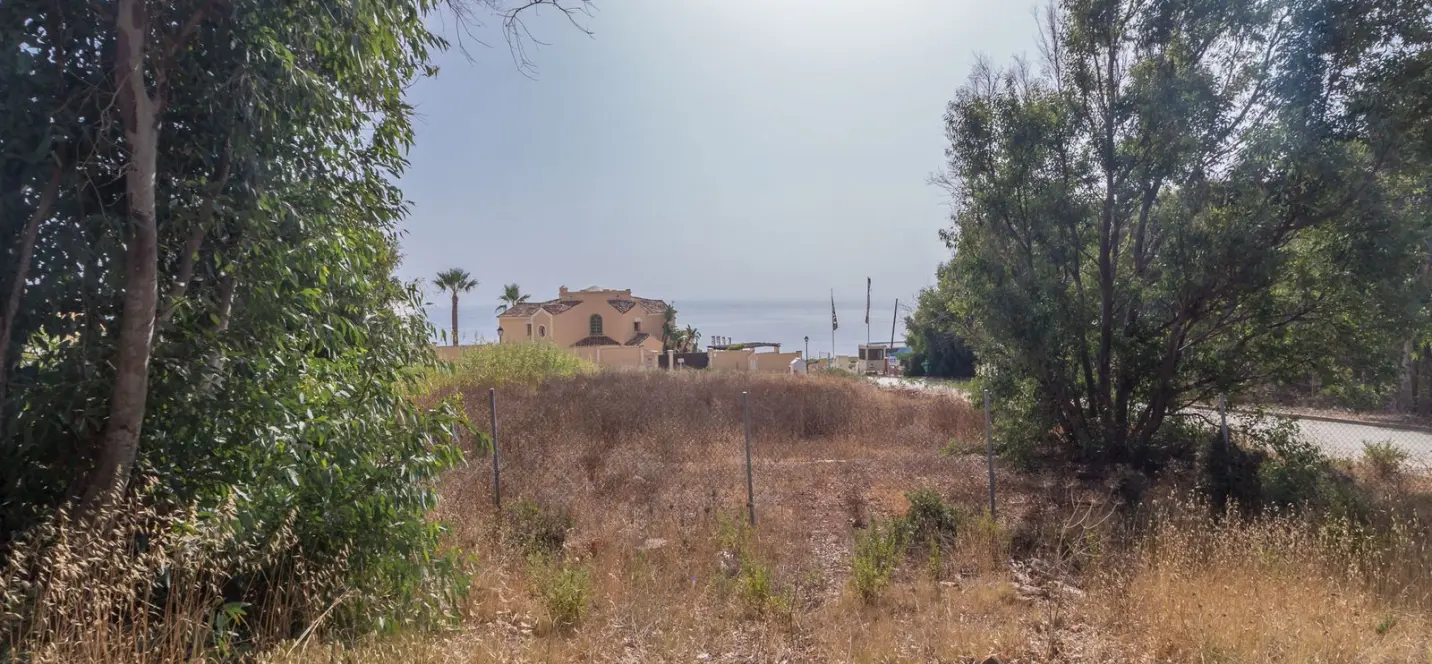 Sale of residential plot in Manilva 0