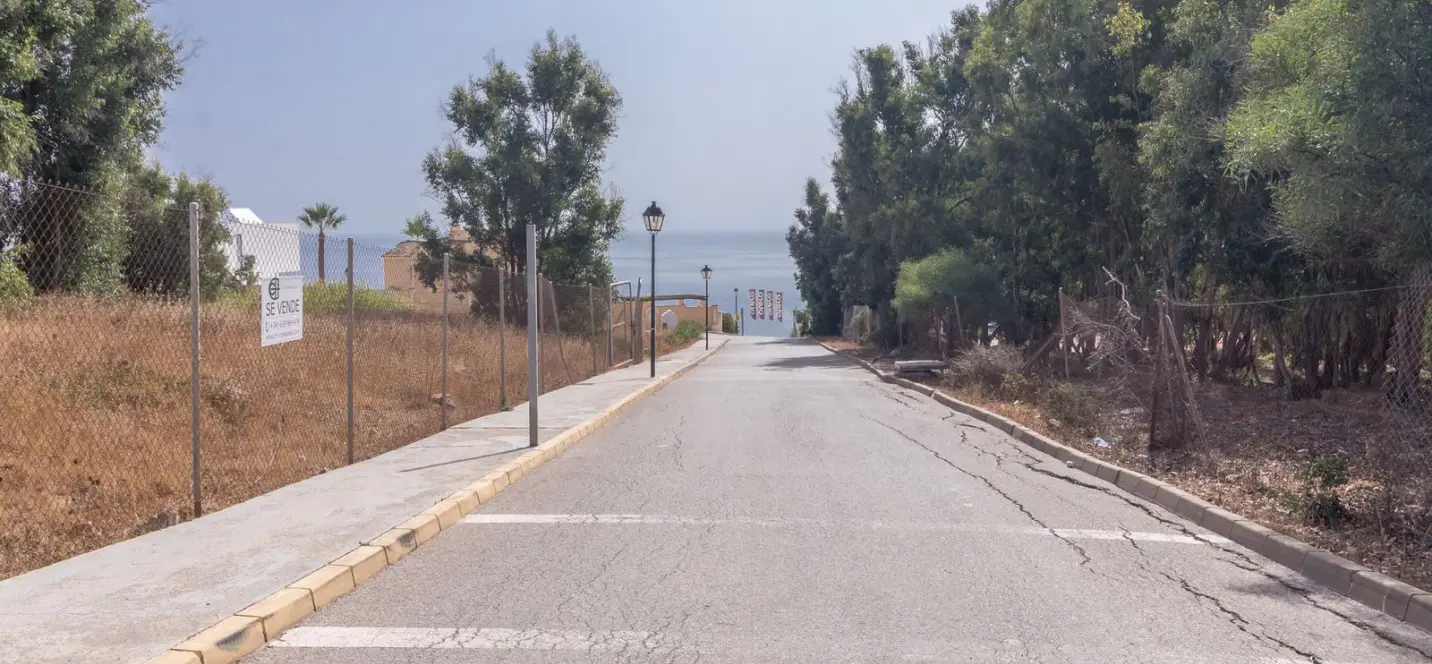 Sale of residential plot in Manilva 2