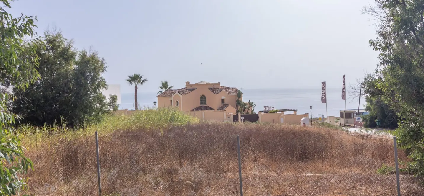 Sale of residential plot in Manilva 3