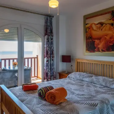 Venta de apartamento en planta media en Carvajal