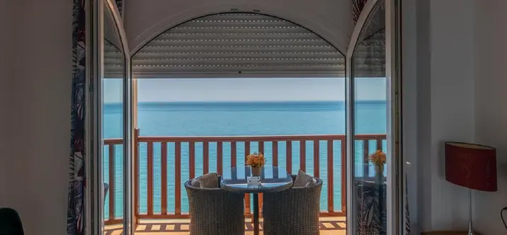 Venta de apartamento en planta media en Carvajal 4