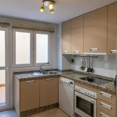 Venta de apartamento en planta media en Carvajal