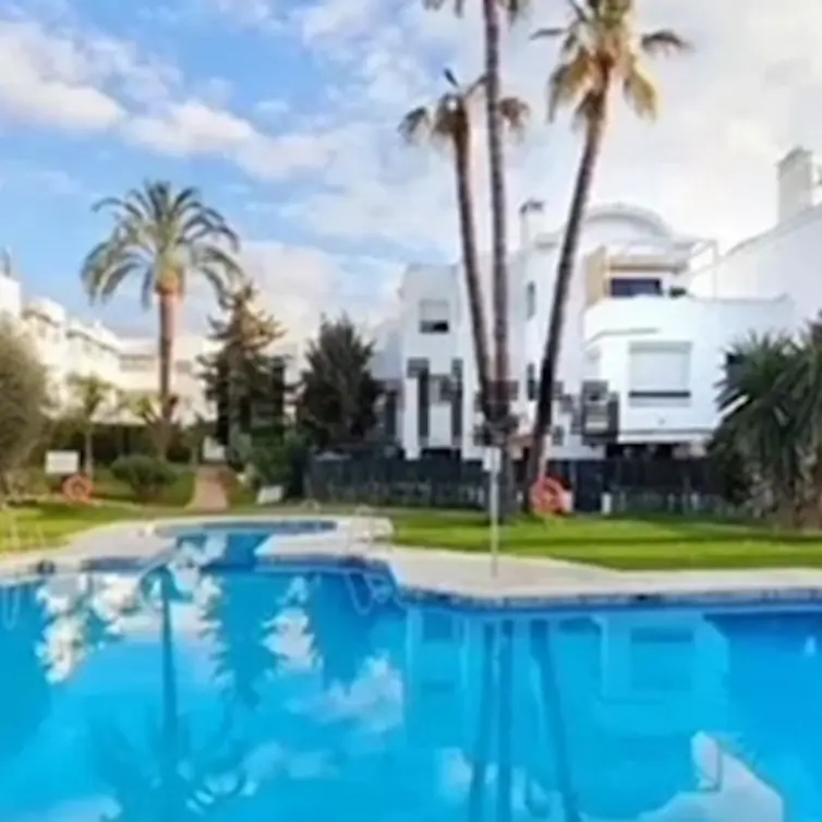 Продажа апартаментов на первом этаже в Estepona