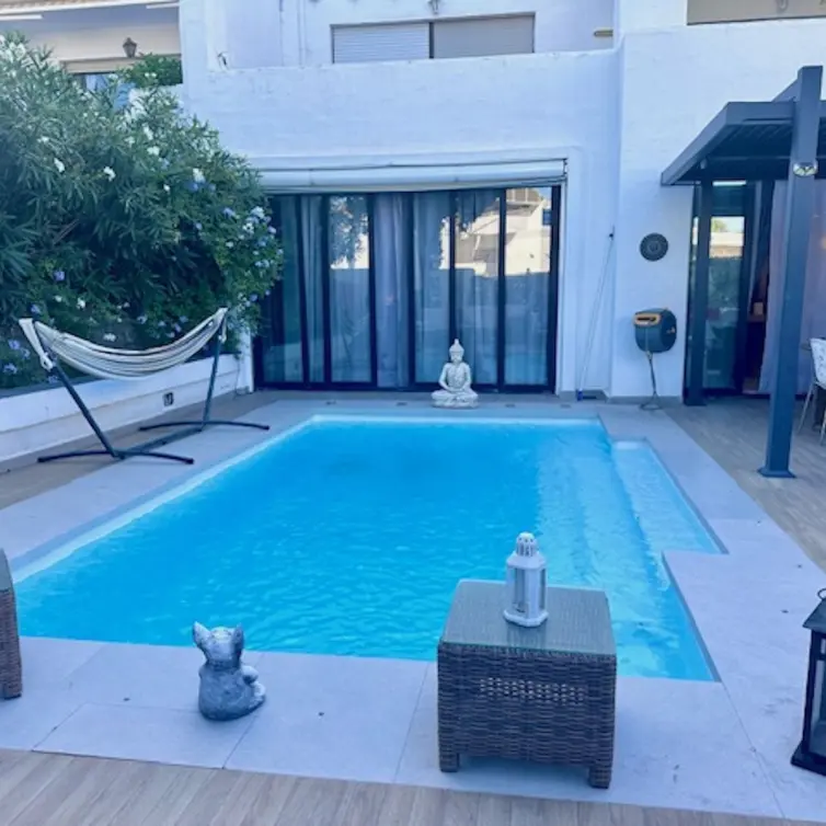 Продажа апартаментов на первом этаже в Estepona