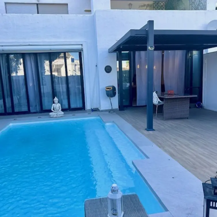 Продажа апартаментов на первом этаже в Estepona