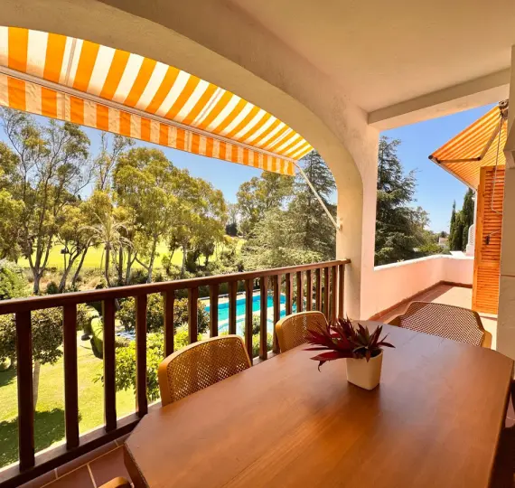 Продажа апартаментов на среднем этаже в Nueva Andalucía