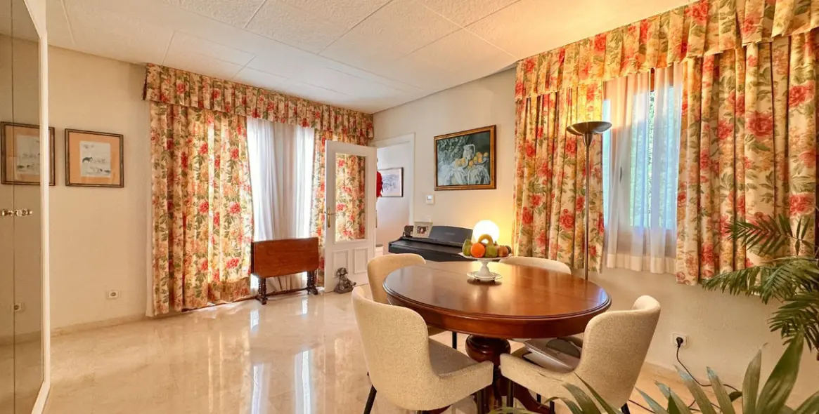 Продажа апартаментов на среднем этаже в Nueva Andalucía 2