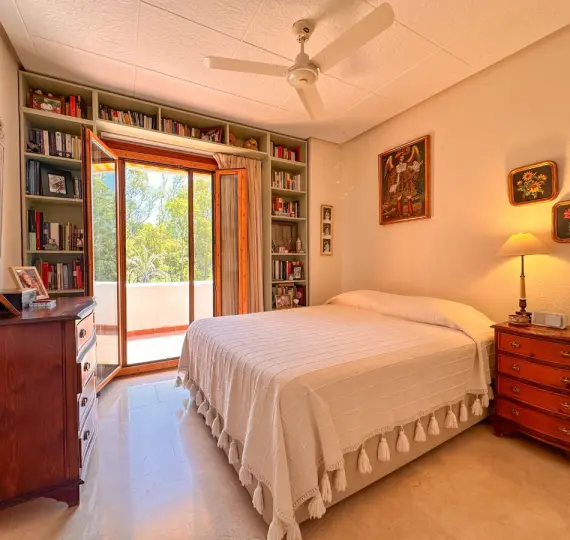 Продажа апартаментов на среднем этаже в Nueva Andalucía