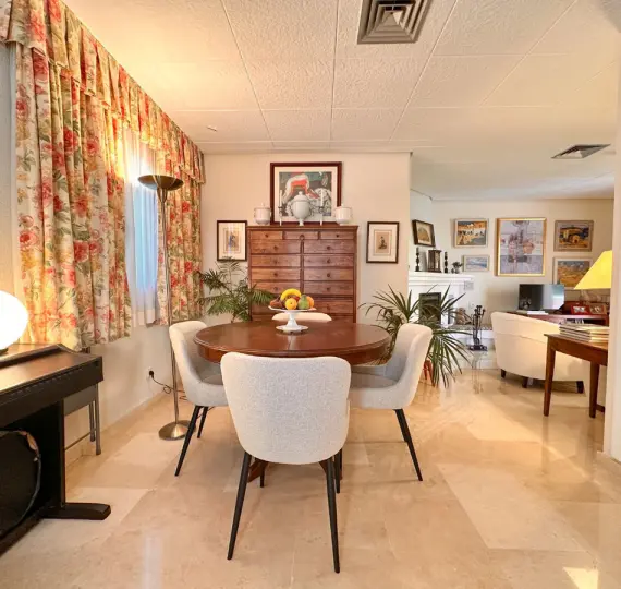 Продажа апартаментов на среднем этаже в Nueva Andalucía