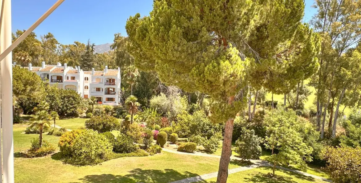 Продажа апартаментов на среднем этаже в Nueva Andalucía 17