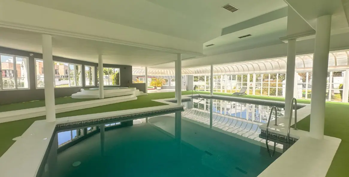 Продажа апартаментов на среднем этаже в Nueva Andalucía 19