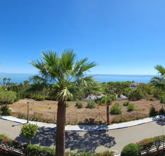 Продажа апартаментов на среднем этаже в Manilva