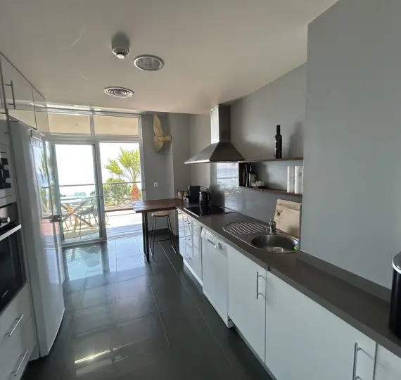 Продажа апартаментов на среднем этаже в Manilva