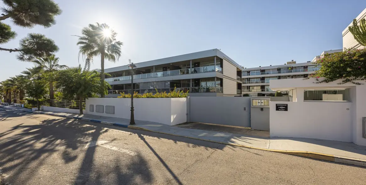 Sale of middle floor apartment in Manilva 24