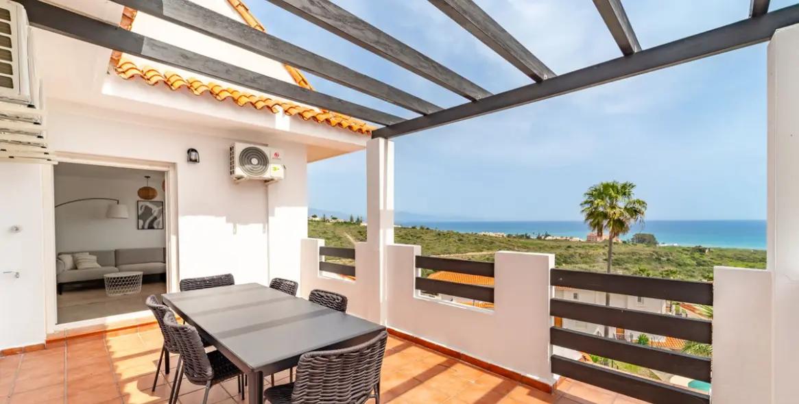 Sale of penthouse duplex in Manilva 15