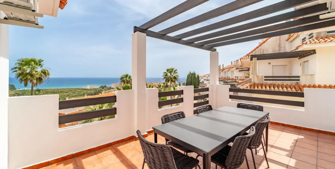 Sale of penthouse duplex in Manilva 16