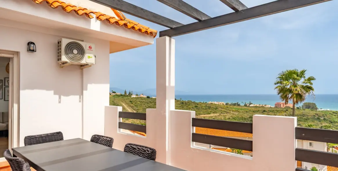 Sale of penthouse duplex in Manilva 17