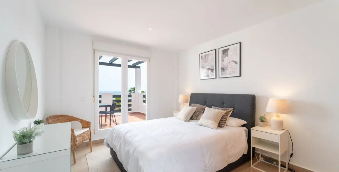 Sale of penthouse duplex in Manilva 19