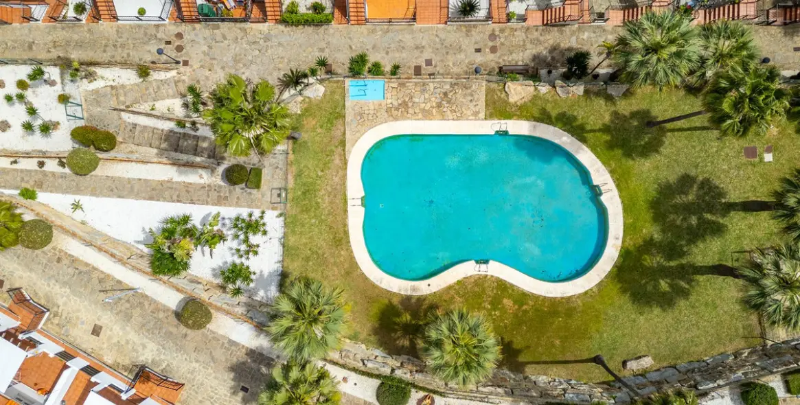 Sale of penthouse duplex in Manilva 33