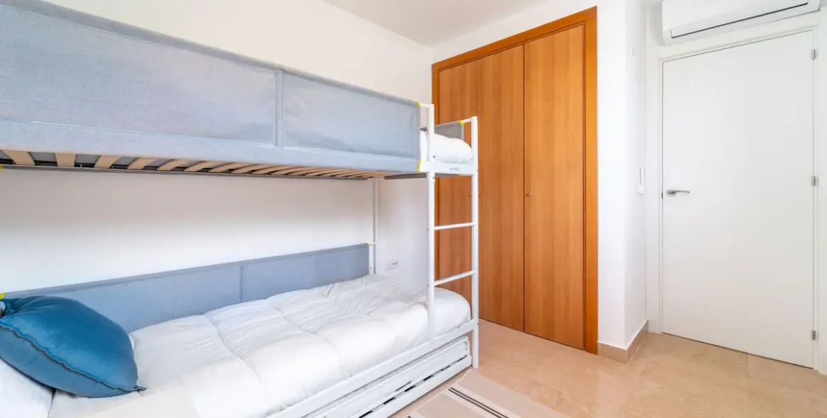 Sale of penthouse duplex in Manilva 38