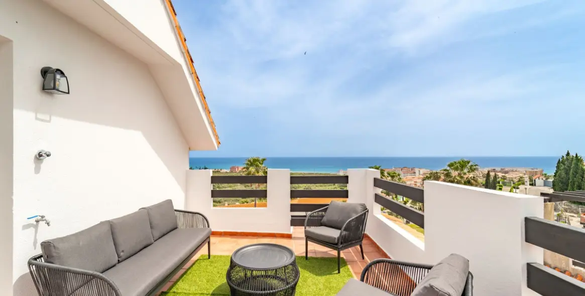 Sale of penthouse duplex in Manilva 39